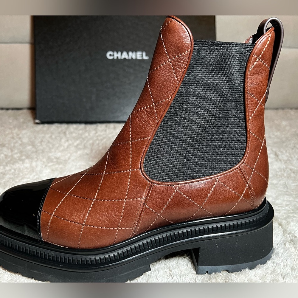 Chanel Calfskin Patent Cap Toe Quilted Short Boots 38.5 Brown/Black - Picture 12 of 16